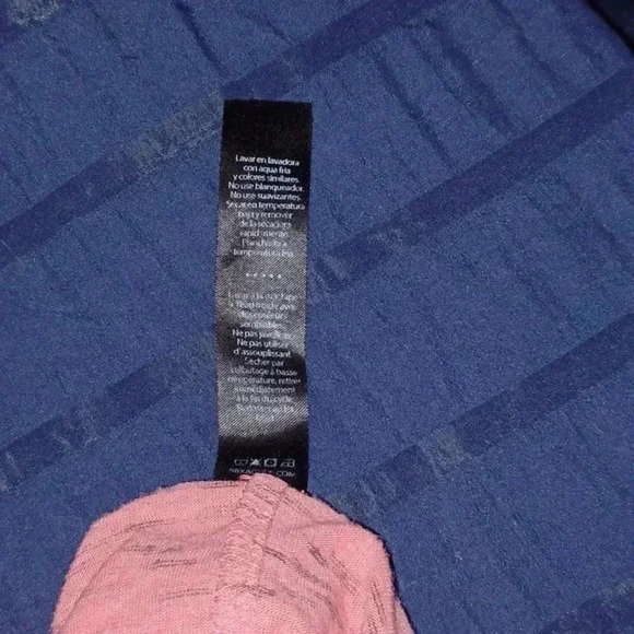 🍭Host Pick 🌺Pink top with kangaroo pocket and hoodie - Picture 9 of 9